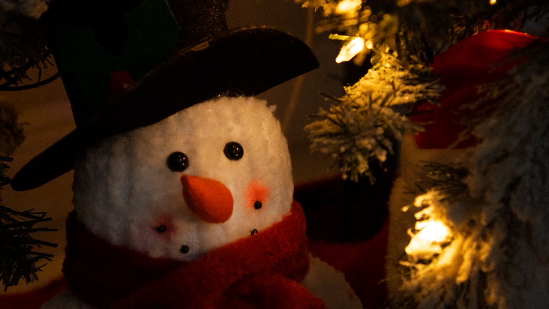 Weihnachtsfreude am Fenster: So verschönert das Bemalen jedes Zuhause